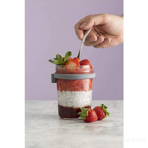 Barattolo in vetro per colazione con cucchiaino